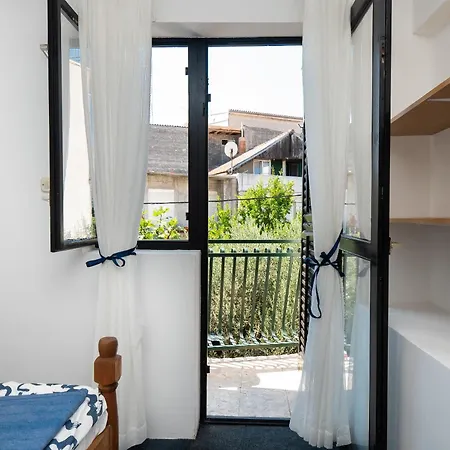 Dom wakacyjny House Brunac With Parking *