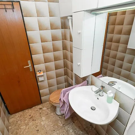 House Brunac With Parking Vodice