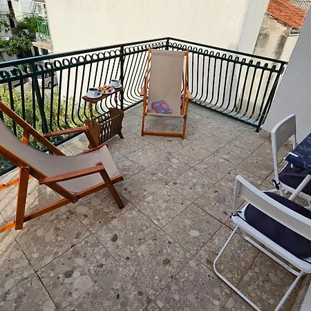 Semesterbostad House Brunac *