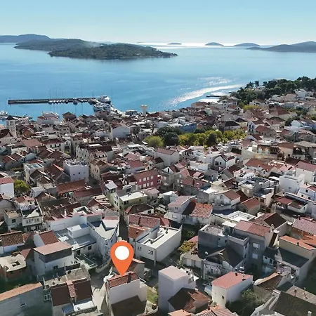 Casa de Férias House Brunac With Parking Vodice