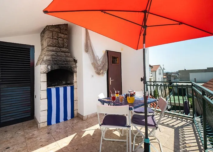 House Brunac With Parking Casa de Férias