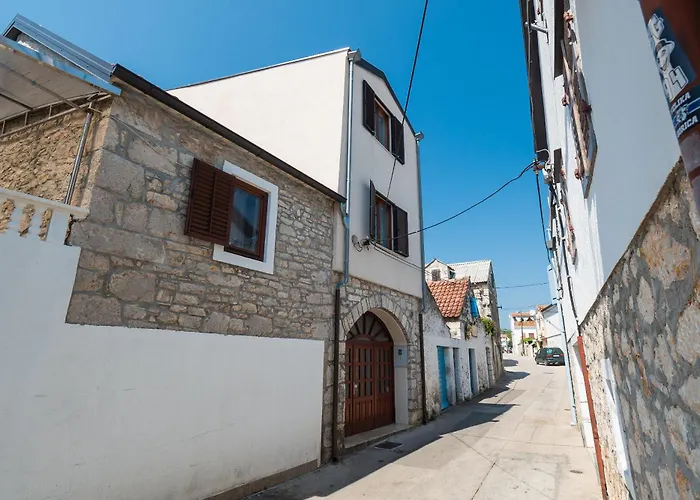 Casa de Férias House Brunac With Parking Vodice