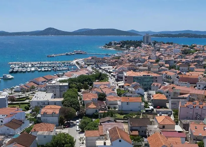 House Brunac With Parking Casa de Férias Vodice