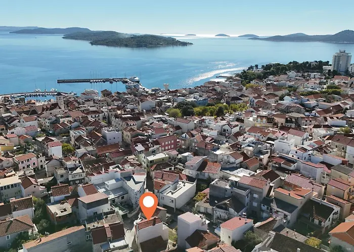 Casa de Férias House Brunac With Parking Vodice